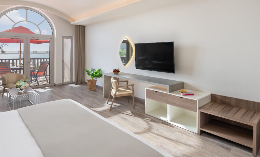 JA Palm Tree Court  - Sea View Junior Suite (4).jpg